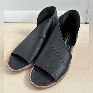Free People Mont Blanc' Asymmetrical Sandal Leather Flats Size 7 US Spain